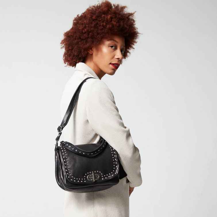 BORSA ERN A.S.98 – Pelle nera, borchie e anima rock