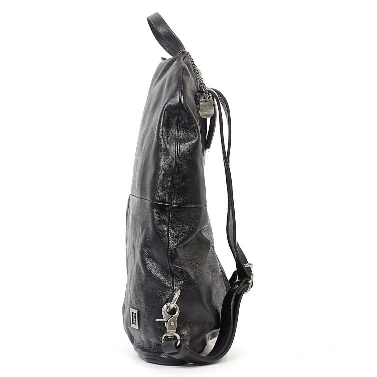 Zaino BEATRIX A.S.98 in pelle nera morbida con spallacci regolabili, manico superiore, dettagli metallici e logo A.S.98.