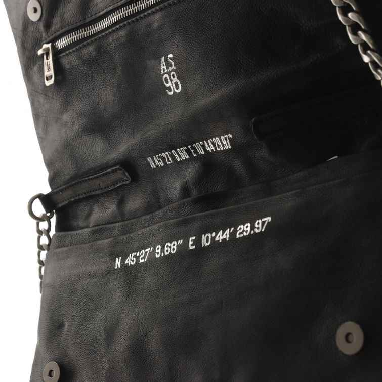 BORSA LEAH A.S.98 in pelle – Eleganza essenziale dal carattere deciso