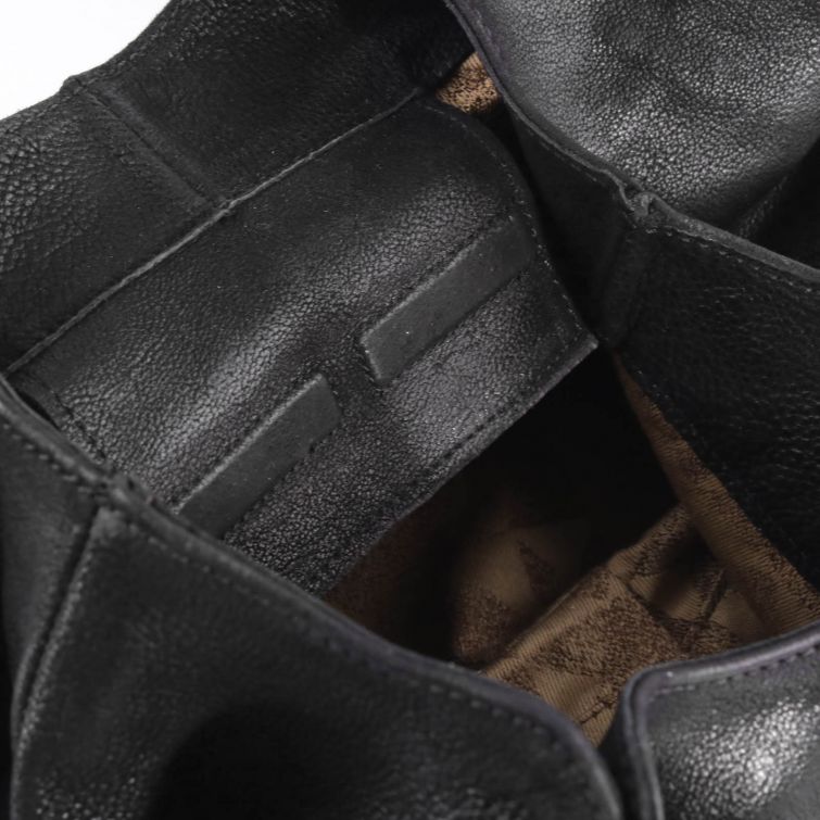 BORSA DELYA in Pelle Nera: Eleganza Artigianale A.S.98