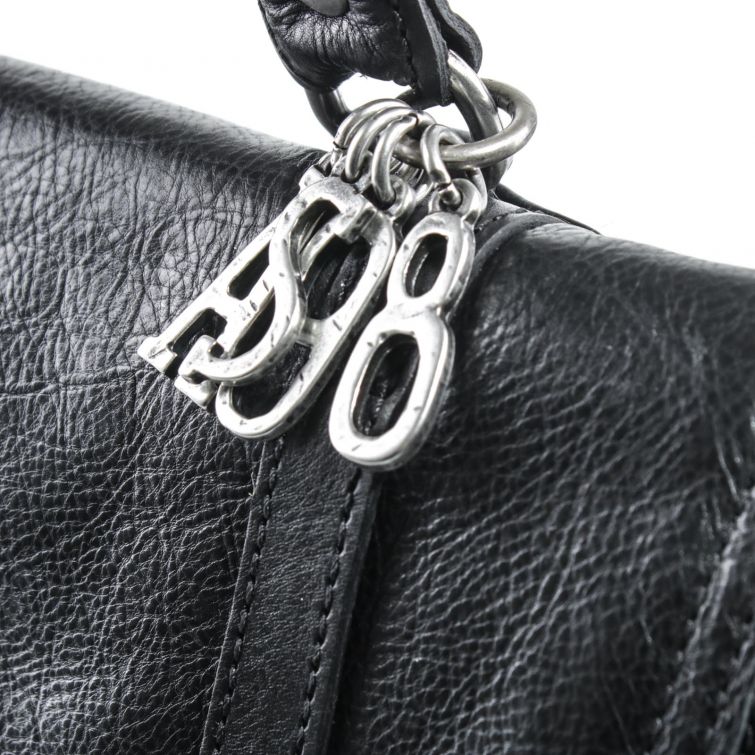 BORSA ESIA A.S.98 in pelle nera dallo stile deciso