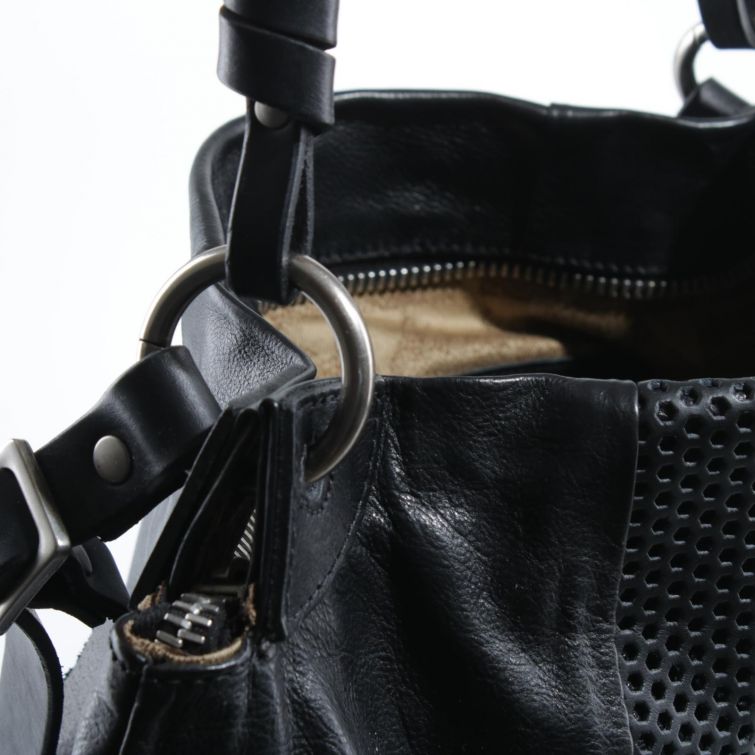 BORSA MOLLY in Pelle Nera Traforata: Stile Unico A.S.98