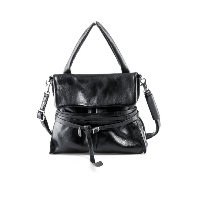 Borsa Larah A.S.98 in pelle nera con tracolla e manici, design artigianale italiano elegante e contemporaneo