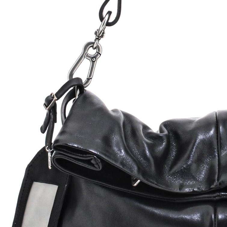 BORSA OLISIA A.S.98 in pelle nera dal design contemporaneo