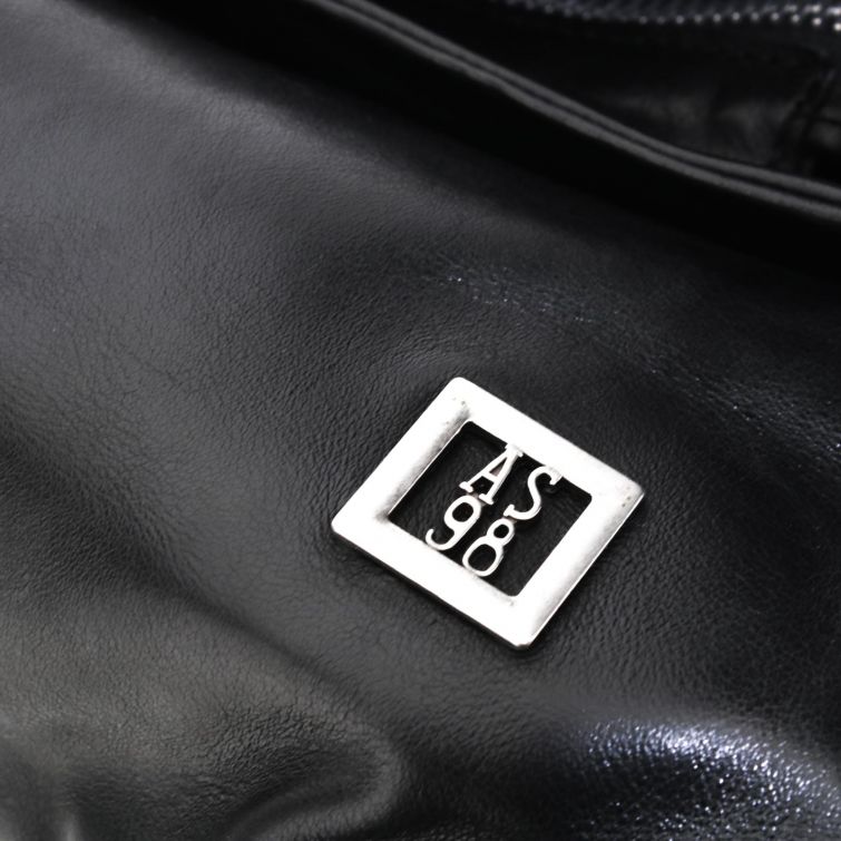 BORSA OLISIA A.S.98 in pelle nera dal design contemporaneo