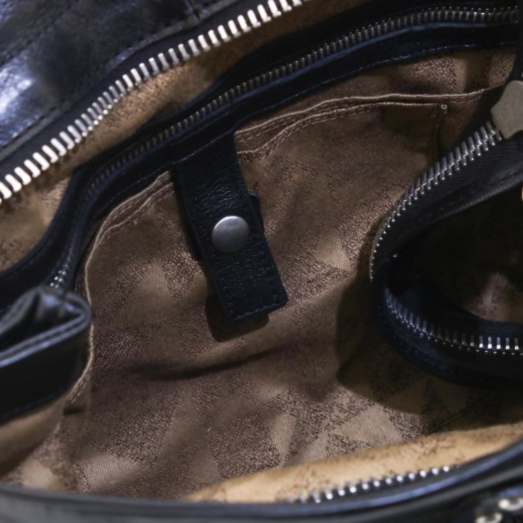 BORSA OLISIA A.S.98 in pelle nera dal design contemporaneo