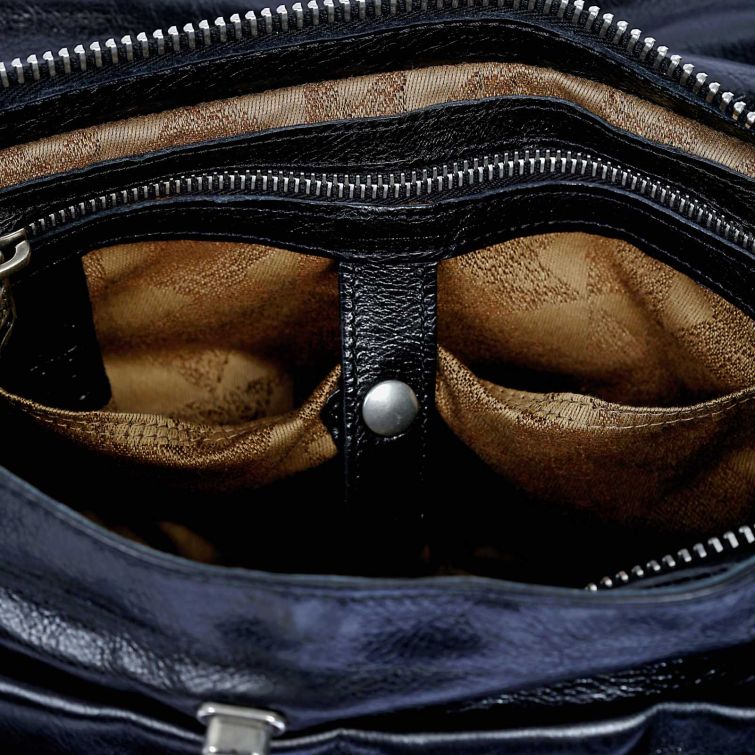 BORSA LÈA A.S.98 – Pelle morbida e carattere contemporaneo