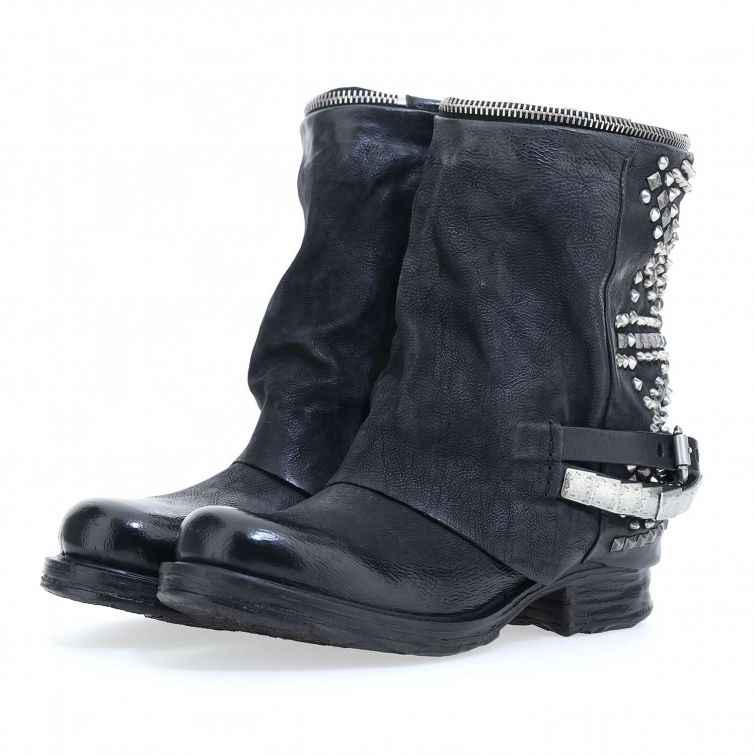 STIVALETTI SAINTEC: stile rock e dettagli iconici A.S.98