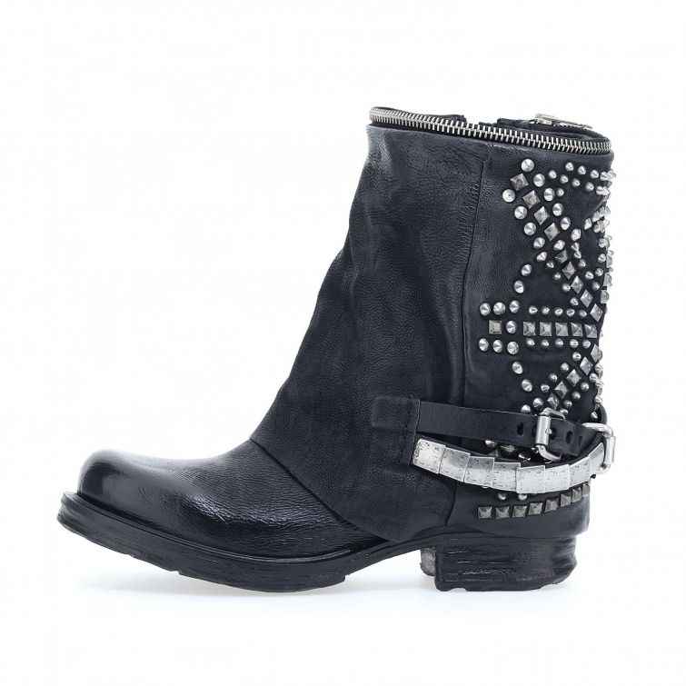STIVALETTI SAINTEC: stile rock e dettagli iconici A.S.98
