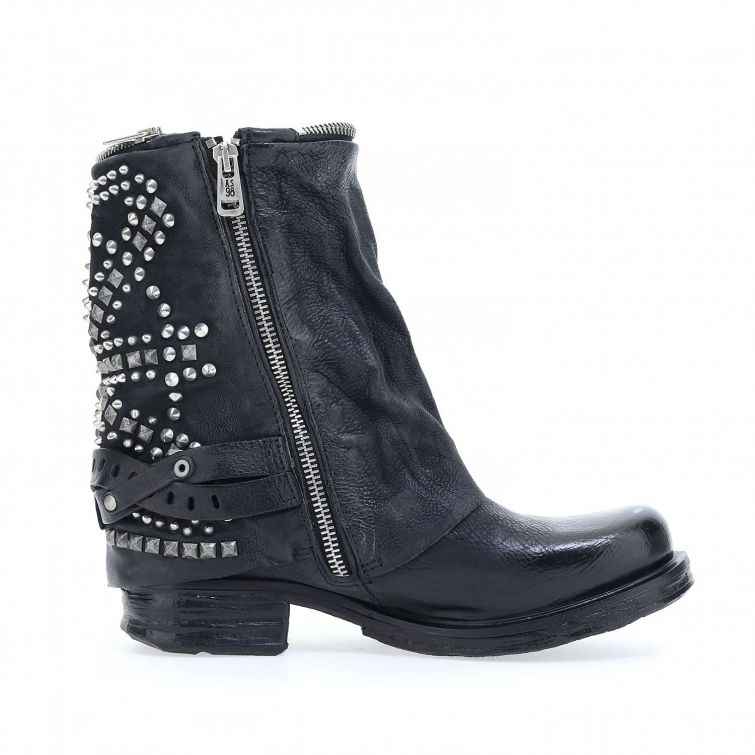 STIVALETTI SAINTEC: stile rock e dettagli iconici A.S.98