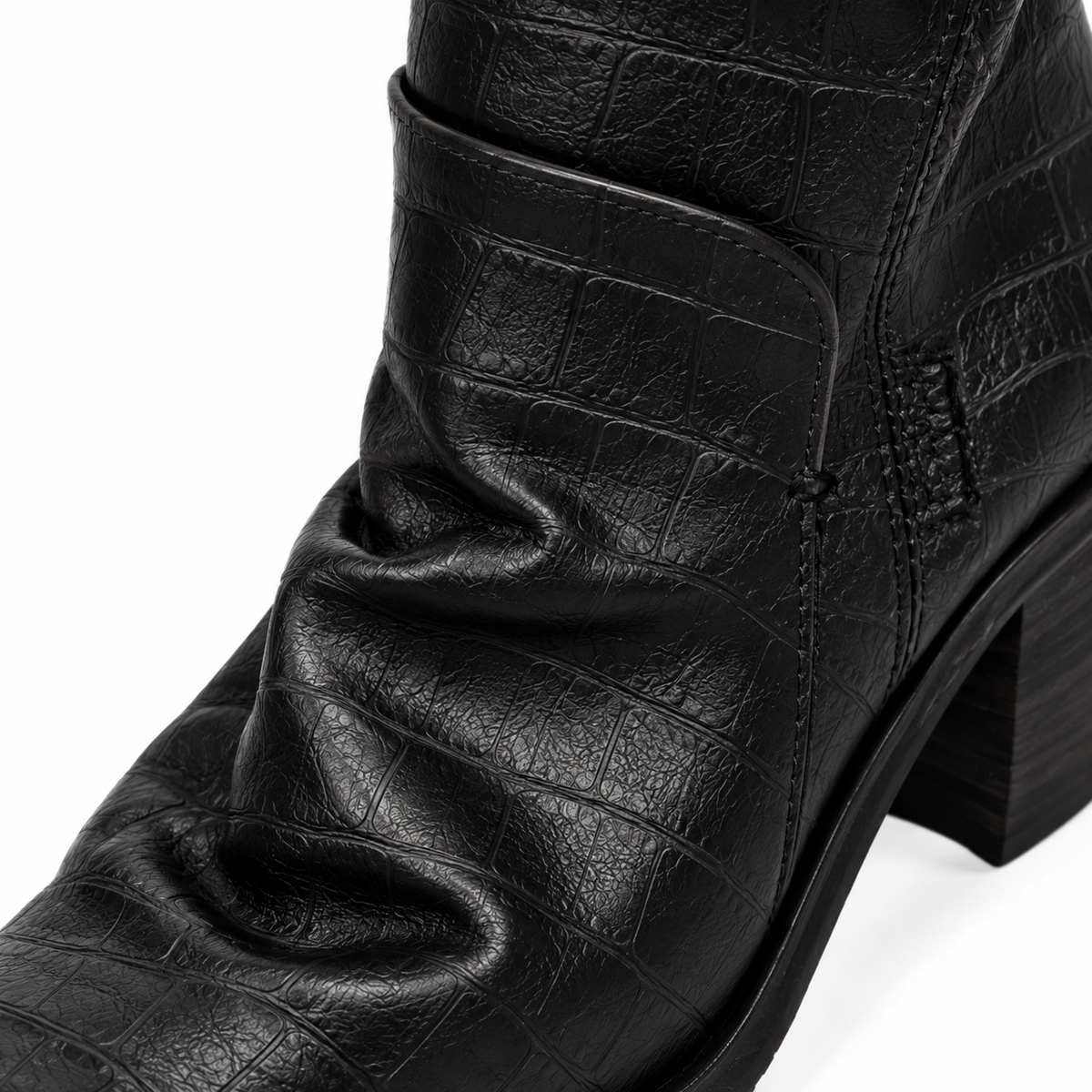 STIVALETTI REALM A.S.98 – Anima post-punk e tacco deciso