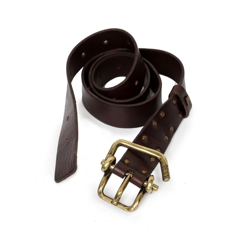 Cintura A.S.98 in pelle marrone testa di moro con fibbia bronzata anticata, rivetti metallici e dettaglio logo, design vintage dallo stile rock.