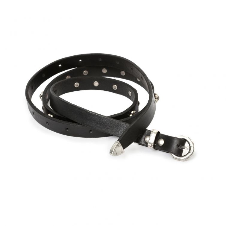 Cintura PARTHEON A.S.98 in pelle nera con borchie argentate a fiore, fibbia metallica e puntale decorativo, design sottile dallo stile rock.