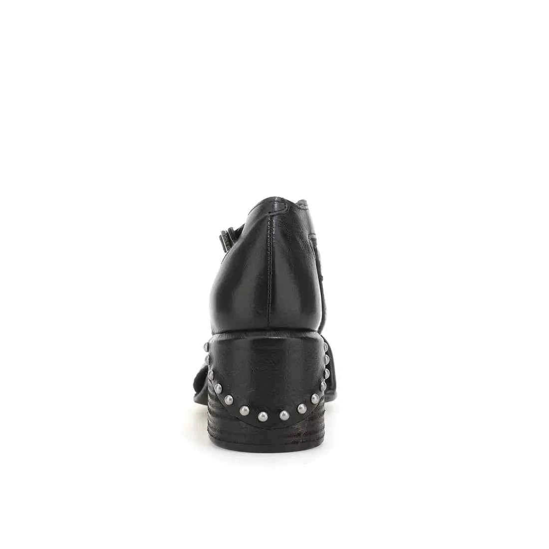 SANDALI VINCENT A.S.98: Eleganza Decisa con Borchie