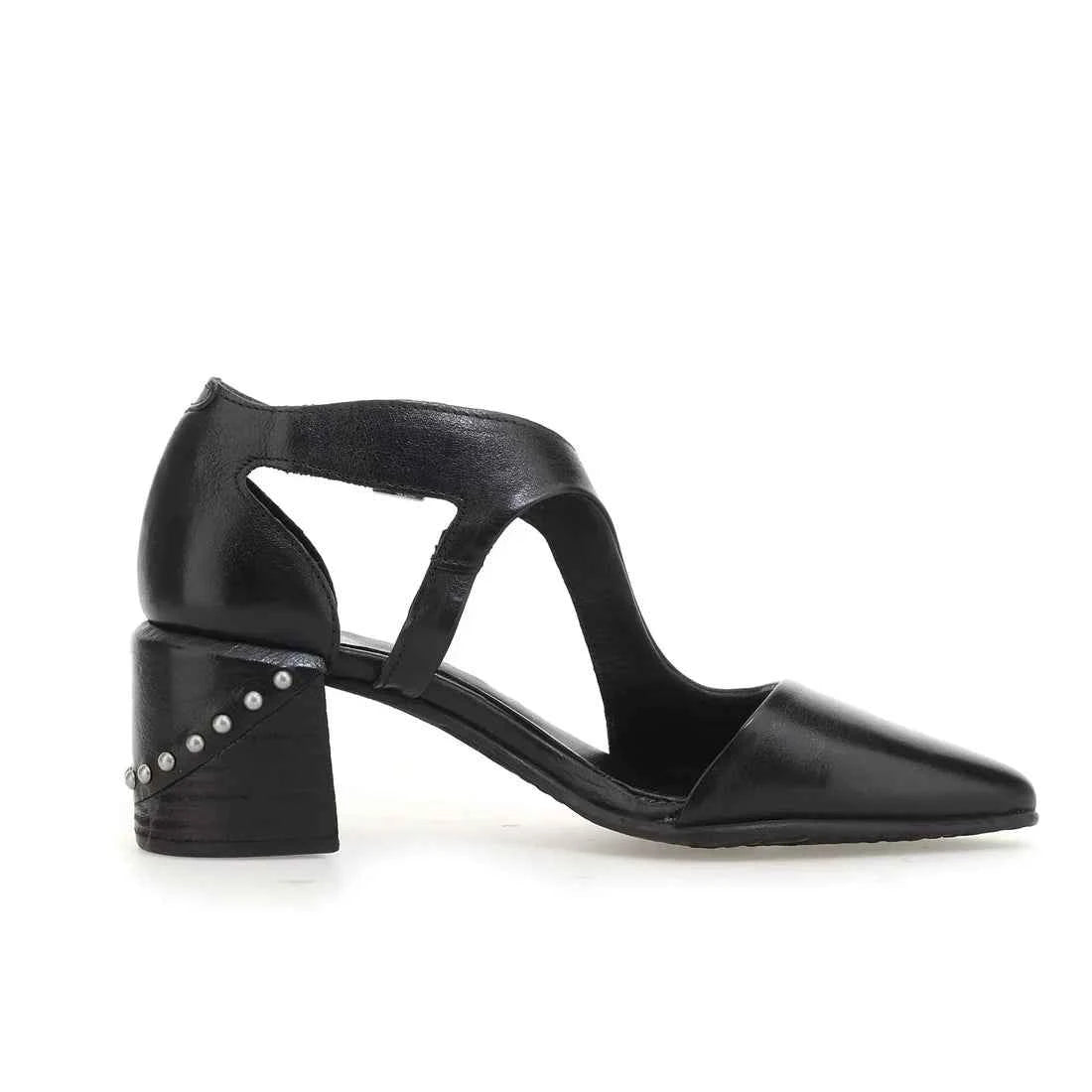 SANDALI VINCENT A.S.98: Eleganza Decisa con Borchie