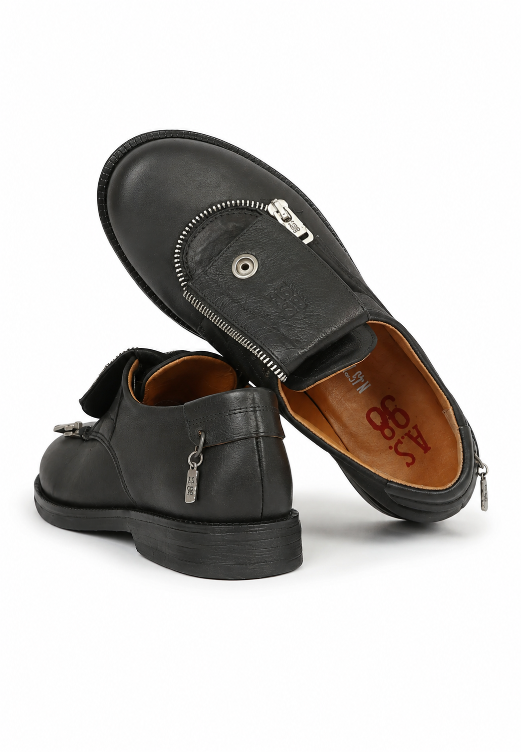 Scarpe AINSLEY A.S.98 in pelle nera con doppia cerniera argento, linguetta con logo e suola nera.