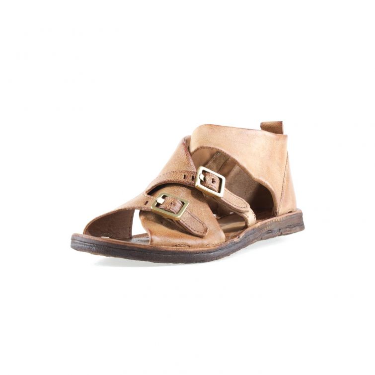 Sandali Ruth A.S.98 in pelle color cuoio con fibbie regolabili, suola flat e design artigianale confortevole.