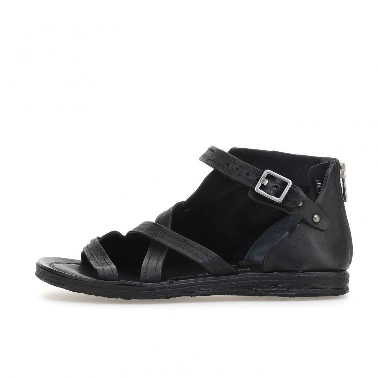 Sandali Ralph A.S.98 in pelle nera da donna con suola flat e cinturini incrociati.