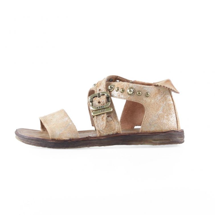Sandali Rianna A.S.98 in pelle beige con borchie e fibbia, suola piatta e design comodo ed elegante da donna