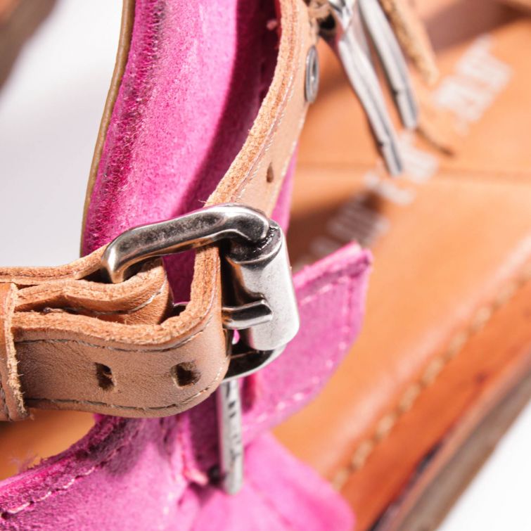 SANDALI ROWA Colore audace e anima boho chic