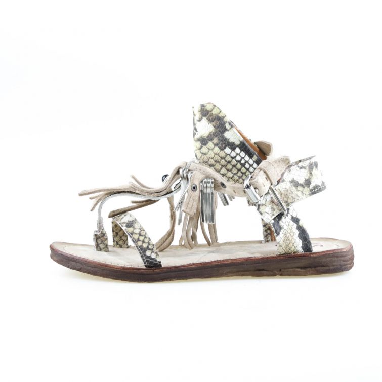 Sandali Rowa A.S.98 in pelle dal design artigianale, comodi e versatili, ideali per look estivi casual e contemporanei