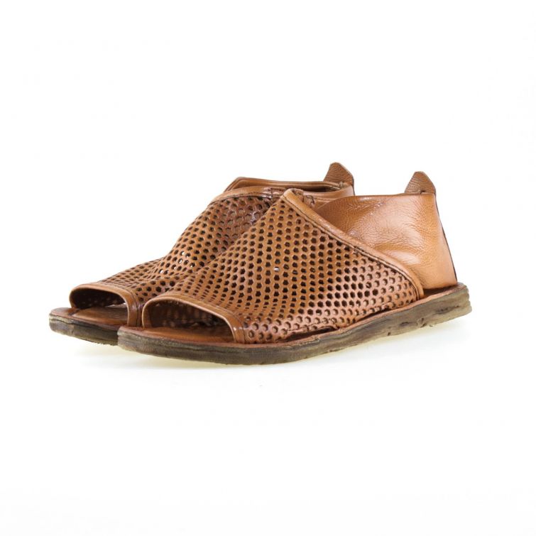 Sandali Reign A.S.98 in pelle traforata color cuoio con suola flat e design artigianale estivo elegante e confortevole.