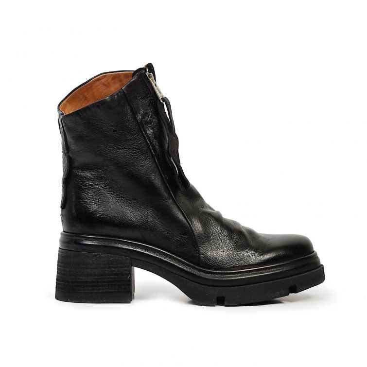 STIVALETTI A.S.98 – Pelle nera e carattere urban