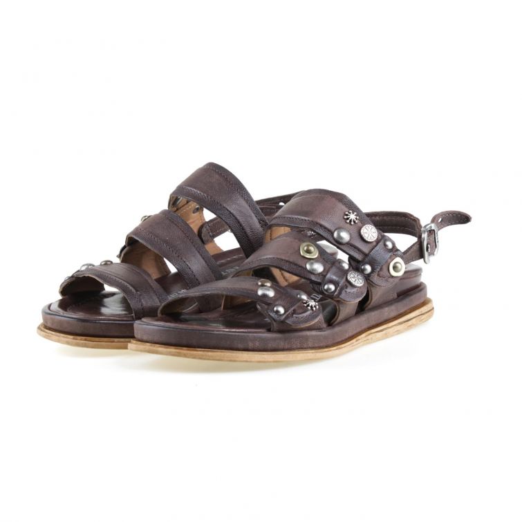 Sandali Seride A.S.98 in pelle color ebano con borchie metalliche e cinturino, suola bassa stile rock da donna