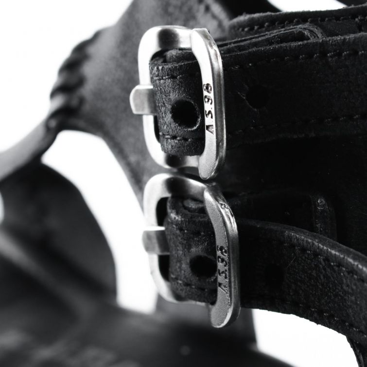 SANDALI SEHRISA A.S.98: stile rock e comfort urbano