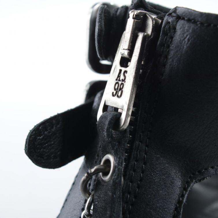 SANDALI SEHRISA A.S.98: stile rock e comfort urbano