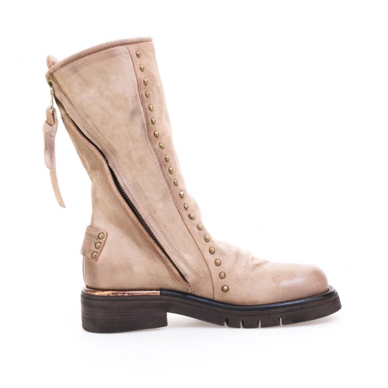 STIVALETTI REVEL in pelle beige con tacco gomma e borchie