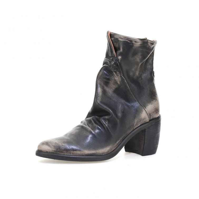 STIVALETTI ROMY: stile post-punk dal fascino ribelle