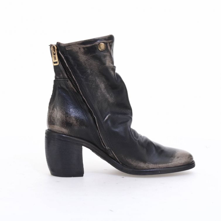 STIVALETTI ROMY: stile post-punk dal fascino ribelle