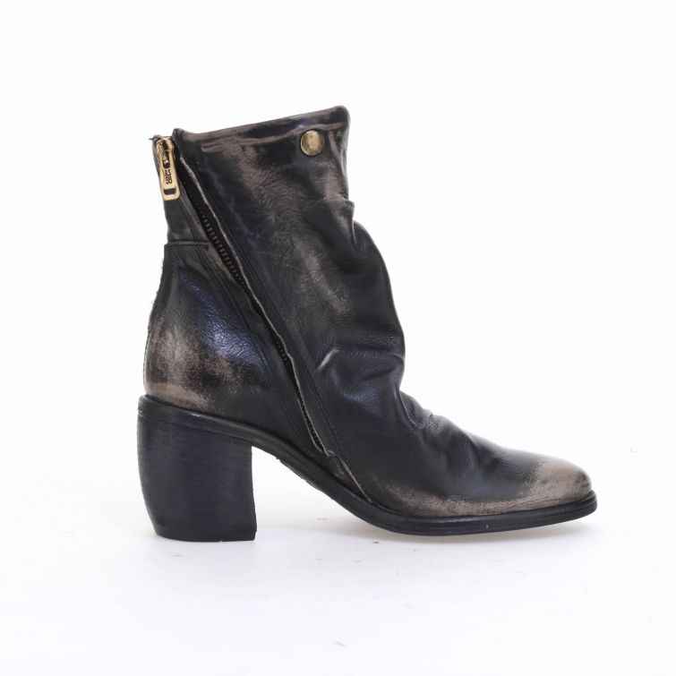 STIVALETTI ROMY: stile post-punk dal fascino ribelle