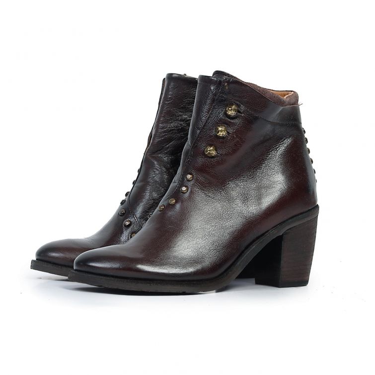 Stivaletti Rayne A.S.98 in pelle marrone con borchie metalliche e tacco alto