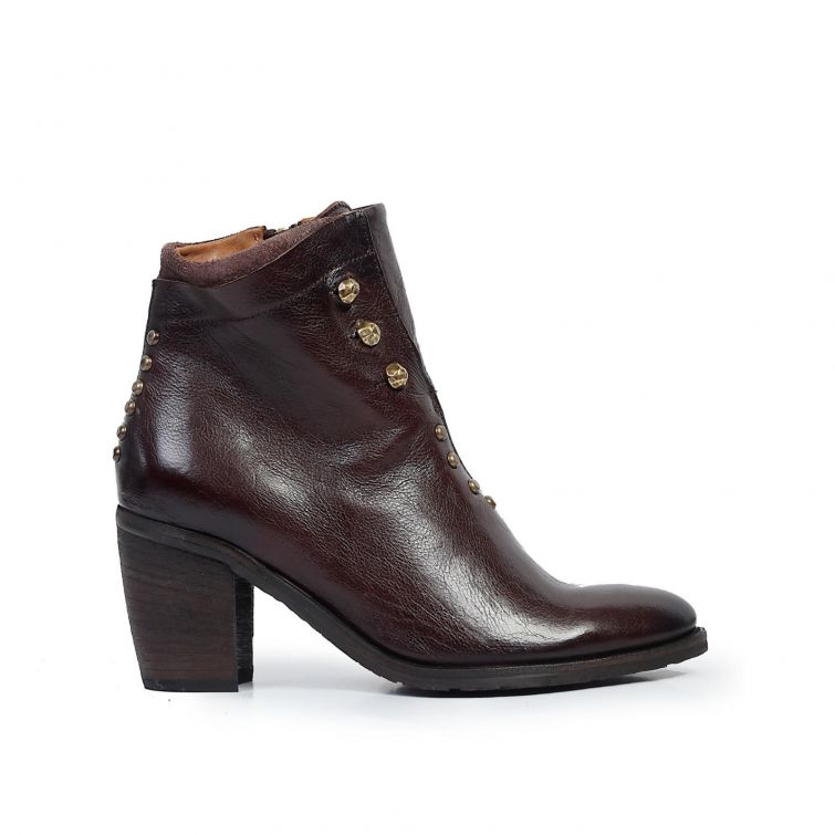 Stivaletti Rayne A.S.98 in pelle marrone con borchie metalliche e tacco alto