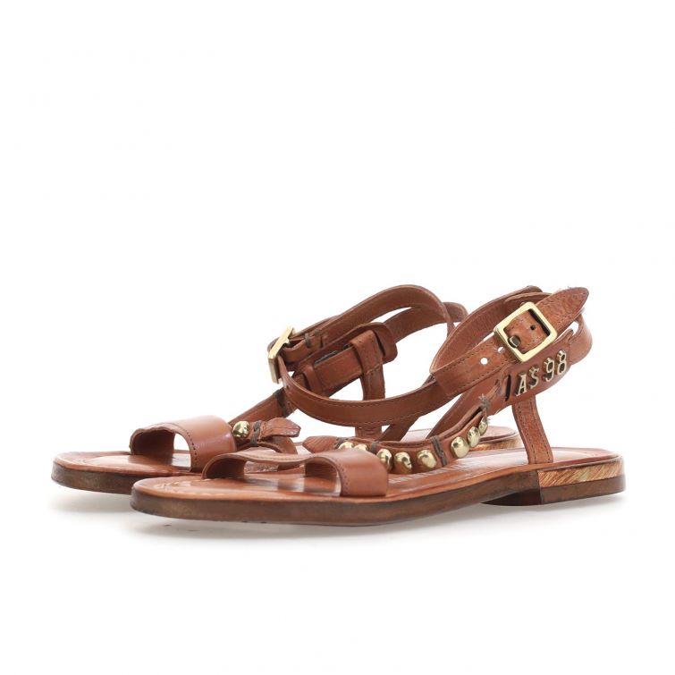 Sandali Gerrick A.S.98 in pelle calvados con borchie, cinturini e fascia laminata sul tallone, design elegante e grintoso.