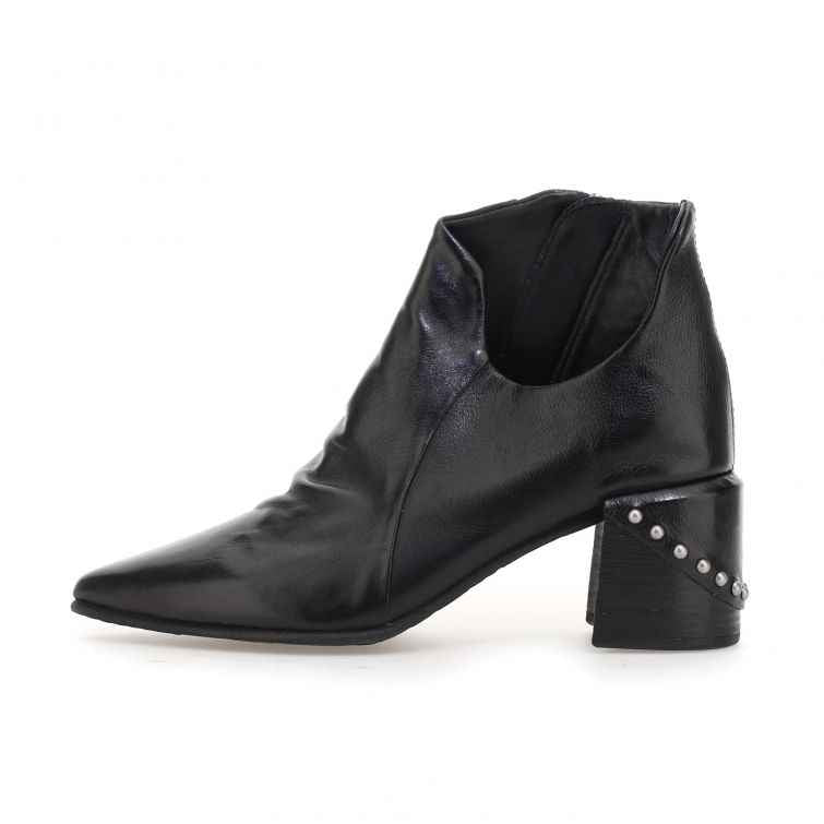 VINCE – Stile grintoso e dettagli unici per un look audace