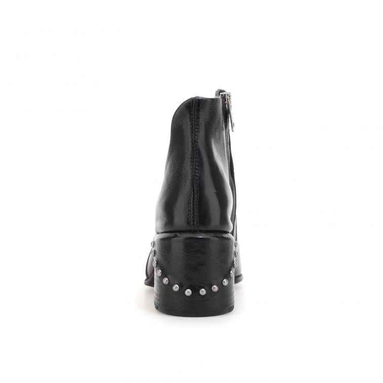 VINCE – Stile grintoso e dettagli unici per un look audace