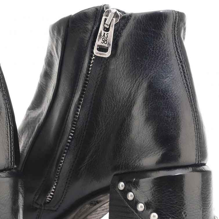 VINCE – Stile grintoso e dettagli unici per un look audace