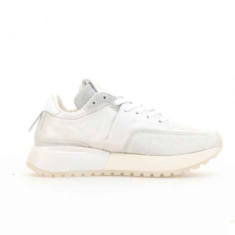 SNEAKERS FOSTER: Stile Iconico e Comfort per un Look Deciso