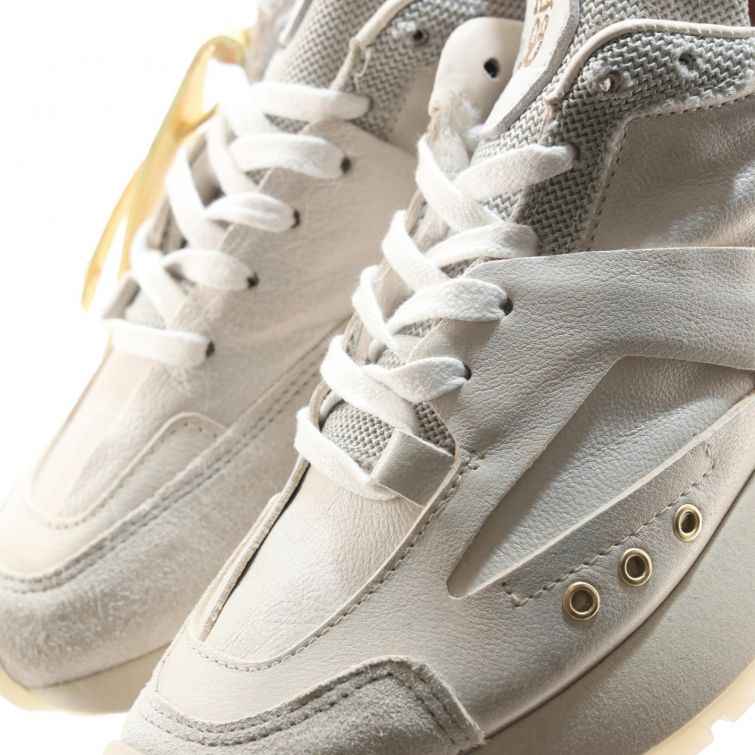 SNEAKERS FOSTER: Stile Iconico e Comfort per un Look Deciso