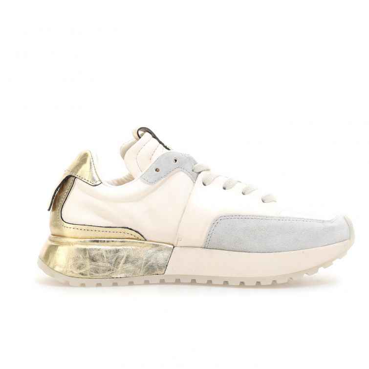 SNEAKERS FOSTER: Stile Iconico e Audace per un Look Deciso