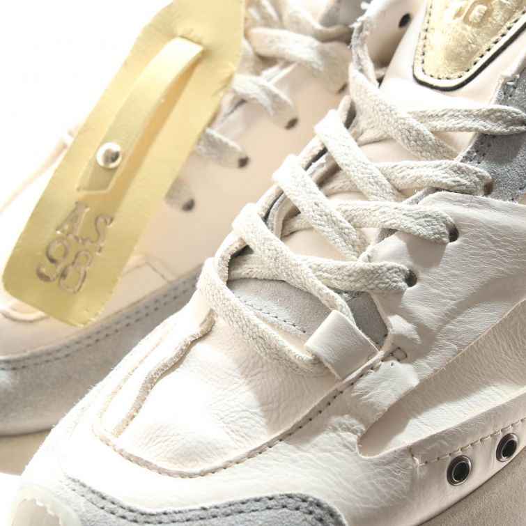 SNEAKERS FOSTER: Stile Iconico e Audace per un Look Deciso
