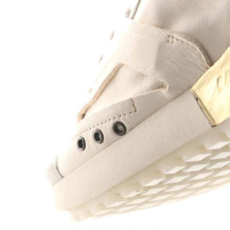 SNEAKERS FOSTER: Stile Iconico e Audace per un Look Deciso