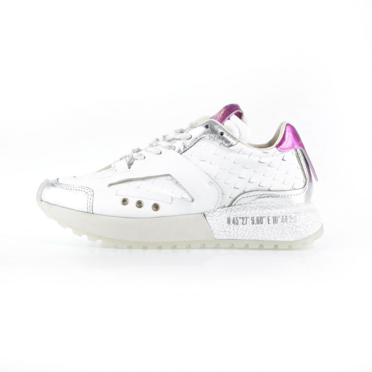 Sneakers Fable A.S.98 bianche con dettagli argento e fucsia e suola ampia design urbano contemporaneo