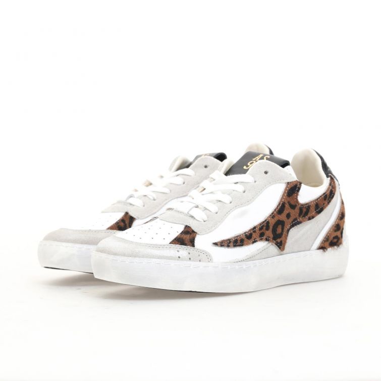 Sneakers Grady Goback basse, pelle bianca con dettagli animalier, stella laterale e suola effetto vintage.
