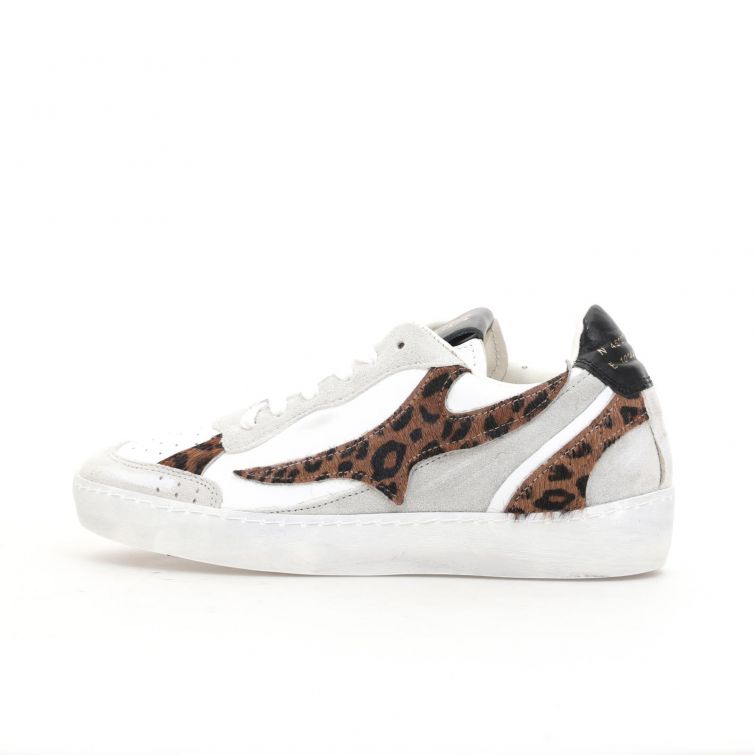 Sneakers Grady Goback basse, pelle bianca con dettagli animalier, stella laterale e suola effetto vintage.