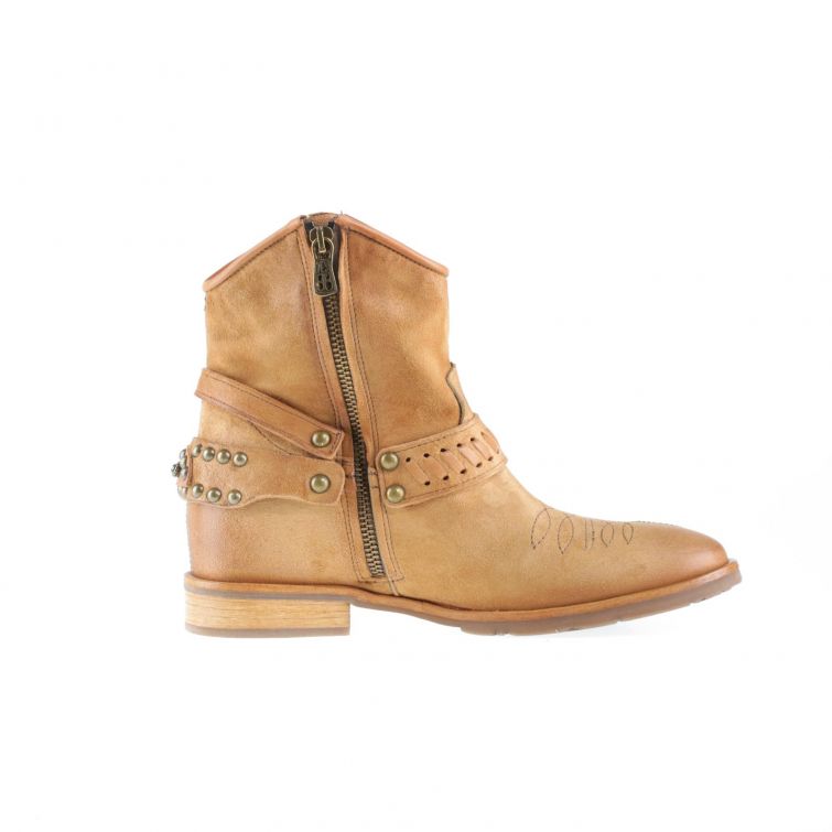 STIVALETTI IEVIA A.S.98 in pelle con borchie stile urbano