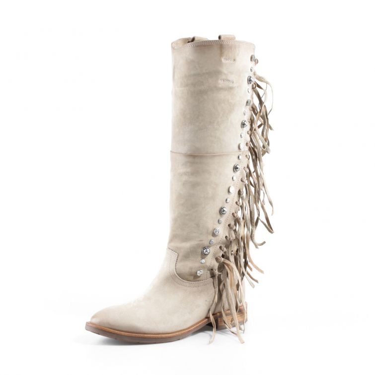Stivale ILLA A.S.98 in pelle beige con borchie, anelli e frange laterali, design alto da donna in stile urban e artigianale